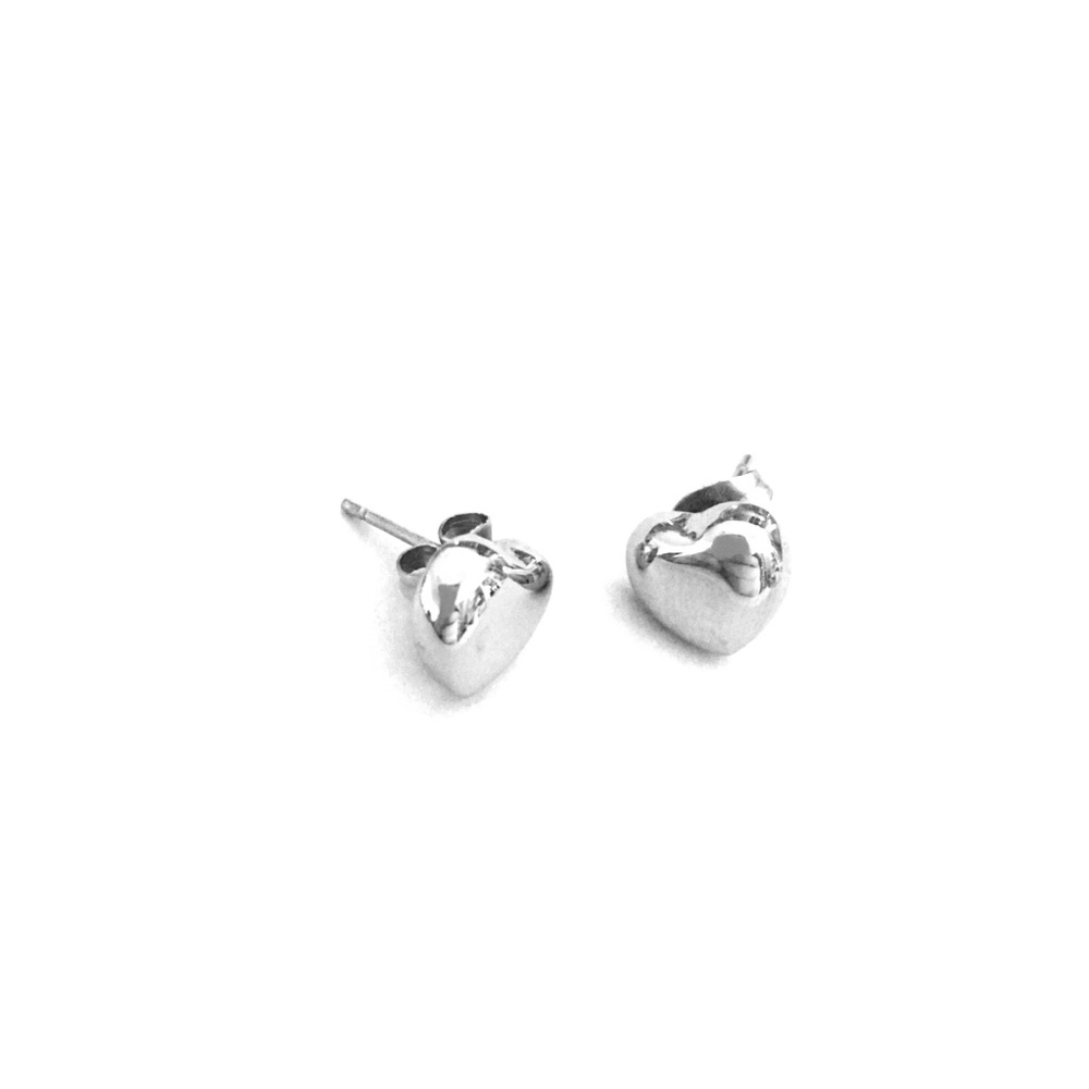 NWOT. Silver heart earrings